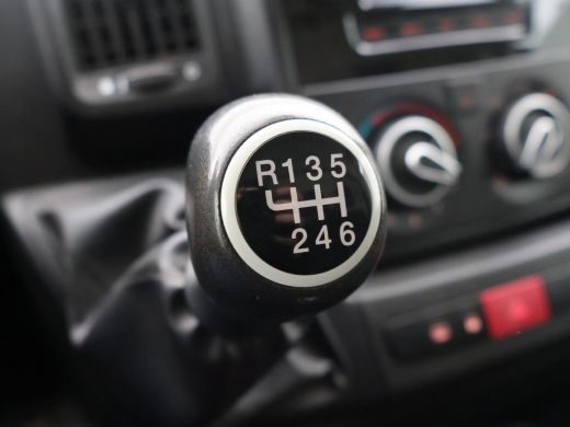 Peugeot Boxer 330 2.0 BLUEHDI 130 PK EURO 6 + CAMERA | TREKHAAK | NAVIGATIE | CRUISE | AIRCO ActivLease financial lease