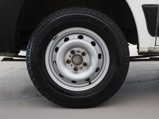 Peugeot Boxer 330 2.0 BLUEHDI 130 PK EURO 6 + CAMERA | TREKHAAK | NAVIGATIE | CRUISE | AIRCO ActivLease financial lease