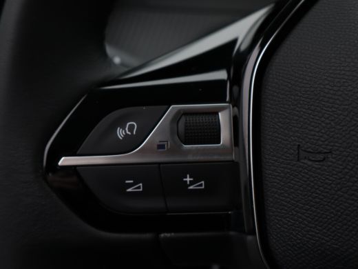 Peugeot e-208 EV Allure Avantage 51 kWh | 11 kW lader | Achterbank in delen neerklapbaar | Achterruitverwarming ActivLease financial lease