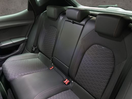 Seat Leon 1.0 eTSI FR Intense Sport Automaat (SCHUIFDAK, BLACK PACK, APPLE CARPLAY, GROOT NAVI, CAMERA, GET... ActivLease financial lease