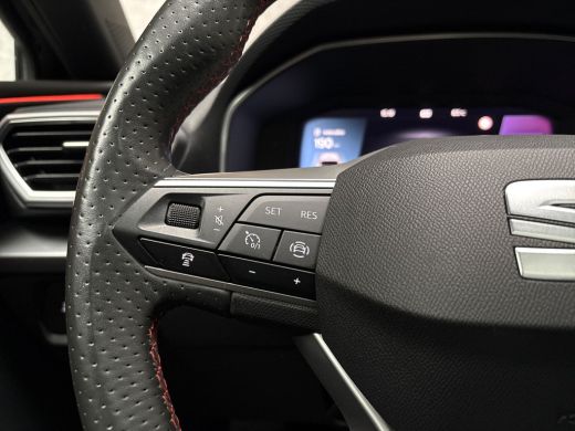 Seat Leon 1.0 eTSI FR Intense Sport Automaat (SCHUIFDAK, BLACK PACK, APPLE CARPLAY, GROOT NAVI, CAMERA, GET... ActivLease financial lease