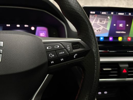 Seat Leon 1.0 eTSI FR Intense Sport Automaat (SCHUIFDAK, BLACK PACK, APPLE CARPLAY, GROOT NAVI, CAMERA, GET... ActivLease financial lease