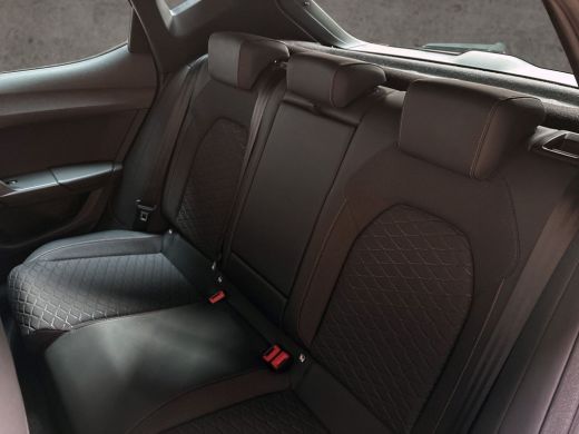 Seat Leon 1.5 eTSI FR Sport 150Pk Automaat (SCHUIFDAK, APPLE CARPLAY, GROOT NAVI, PARKEERSENSOREN, SPORTSTO... ActivLease financial lease