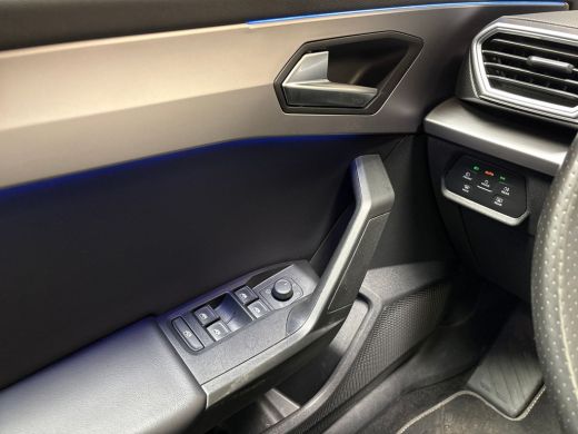 Seat Leon 1.5 eTSI FR Sport 150Pk Automaat (SCHUIFDAK, APPLE CARPLAY, GROOT NAVI, PARKEERSENSOREN, SPORTSTO... ActivLease financial lease