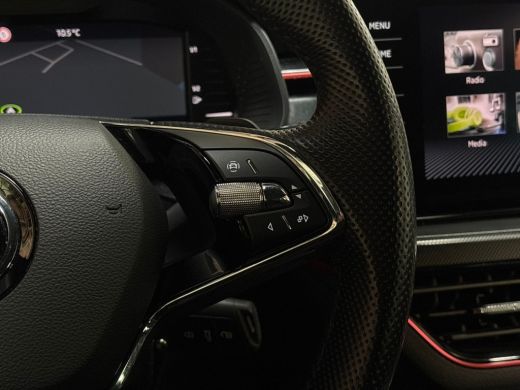 Skoda Kamiq 1.0 TSI Sportline Automaat (RS KUIPSTOELEN, VIRTUAL COCKPIT, APPLE CARPLAY, GROOT NAVI, STOELVERW... ActivLease financial lease