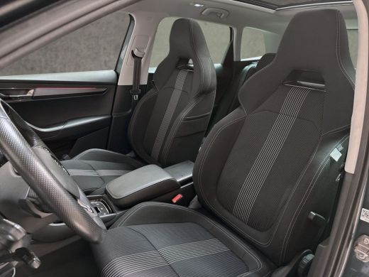 Skoda Karoq 1.0 TSI Sport Automaat (PANORAMADAK, APPLE CARPLAY, GROOT NAVI, CLIMATE, CAMERA, STOELVERWARMING,... ActivLease financial lease