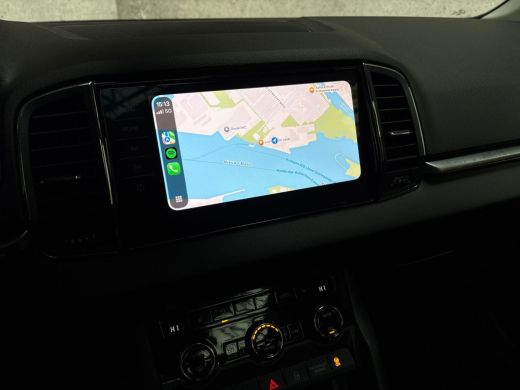 Skoda Karoq 1.0 TSI Sport Automaat (PANORAMADAK, APPLE CARPLAY, GROOT NAVI, CLIMATE, CAMERA, STOELVERWARMING,... ActivLease financial lease