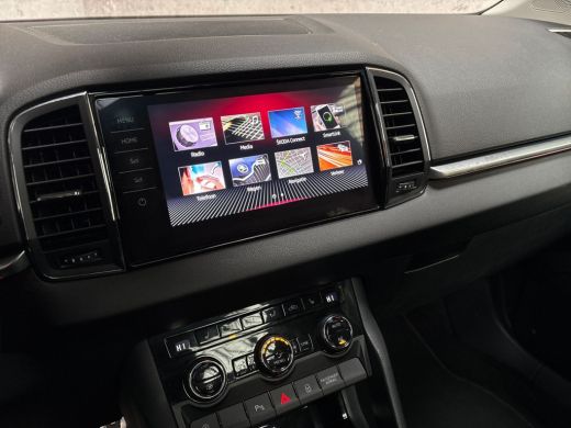 Skoda Karoq 1.0 TSI Sport Automaat (PANORAMADAK, APPLE CARPLAY, GROOT NAVI, CLIMATE, CAMERA, STOELVERWARMING,... ActivLease financial lease