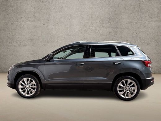 Skoda Karoq 1.0 TSI Sport Automaat (PANORAMADAK, APPLE CARPLAY, GROOT NAVI, CLIMATE, CAMERA, STOELVERWARMING,... ActivLease financial lease