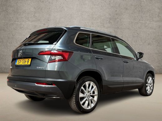 Skoda Karoq 1.0 TSI Sport Automaat (PANORAMADAK, APPLE CARPLAY, GROOT NAVI, CLIMATE, CAMERA, STOELVERWARMING,... ActivLease financial lease