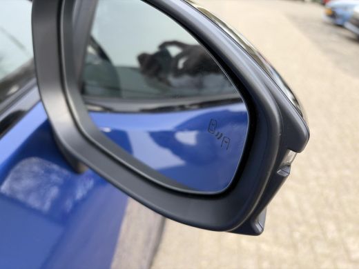 Toyota C-HR 2.0 Plug-in Hybrid 220 Executive Plus Pack ActivLease financial lease