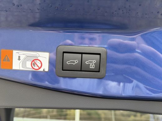 Toyota C-HR 2.0 Plug-in Hybrid 220 Executive Plus Pack ActivLease financial lease