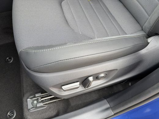 Toyota C-HR 2.0 Plug-in Hybrid 220 Executive Plus Pack ActivLease financial lease