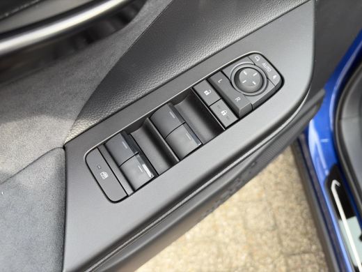 Toyota C-HR 2.0 Plug-in Hybrid 220 Executive Plus Pack ActivLease financial lease