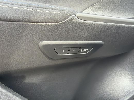 Toyota C-HR 2.0 Plug-in Hybrid 220 Executive Plus Pack ActivLease financial lease