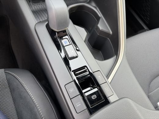 Toyota C-HR 2.0 Plug-in Hybrid 220 Executive Plus Pack ActivLease financial lease