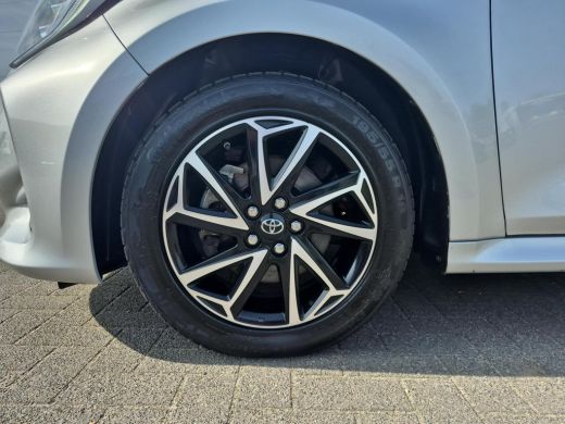 Toyota Yaris 1.5 Hybrid Dynamic | Navigatie | Apple CarPlay/Android auto | Achteruitrijcamera | Dodehoekdetectie ActivLease financial lease