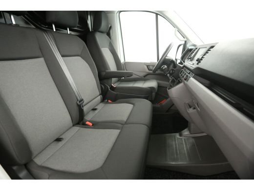 Volkswagen Crafter 2.0 TDI L3H2 | 140PK | Airco | Cruise | Trekhaak | 3 Zits | Navi | Carplay | Parkeersens. ActivLease financial lease