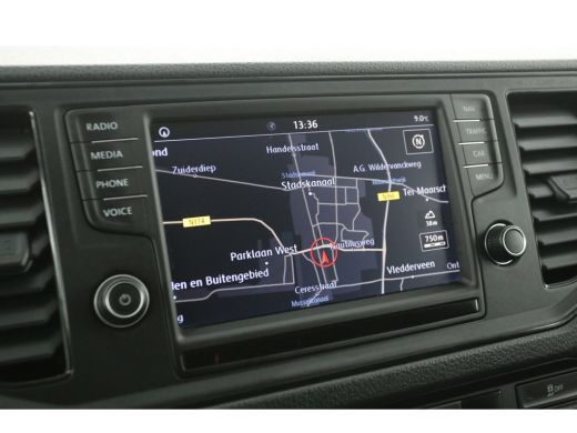 Volkswagen Crafter 2.0 TDI L3H2 | 140PK | Airco | Cruise | Trekhaak | 3 Zits | Navi | Carplay | Parkeersens. ActivLease financial lease