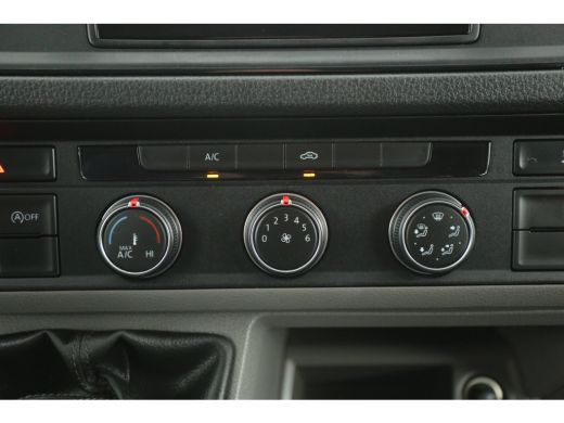 Volkswagen Crafter 2.0 TDI L3H2 | 140PK | Airco | Cruise | Trekhaak | 3 Zits | Navi | Carplay | Parkeersens. ActivLease financial lease