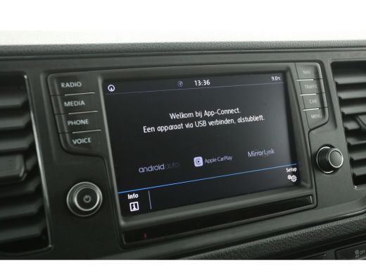 Volkswagen Crafter 2.0 TDI L3H2 | 140PK | Airco | Cruise | Trekhaak | 3 Zits | Navi | Carplay | Parkeersens. ActivLease financial lease