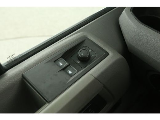 Volkswagen Crafter 2.0 TDI L3H2 | 140PK | Airco | Cruise | Trekhaak | 3 Zits | Navi | Carplay | Parkeersens. ActivLease financial lease