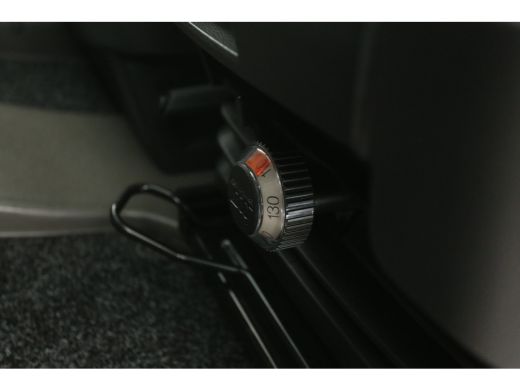 Volkswagen Crafter 2.0 TDI L3H2 | 140PK | Airco | Cruise | Trekhaak | 3 Zits | Navi | Carplay | Parkeersens. ActivLease financial lease