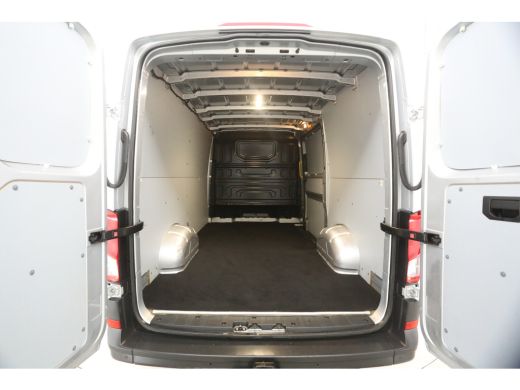 Volkswagen Crafter 2.0 TDI L3H2 | 140PK | Airco | Cruise | Trekhaak | 3 Zits | Navi | Carplay | Parkeersens. ActivLease financial lease