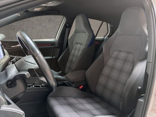 Volkswagen Golf 1.4 eHybrid GTE 245Pk Automaat (APPLE CARPLAY, GROOT NAVI, GETINT GLAS, KEYLESS, SPORTSTOELEN, PA... ActivLease financial lease