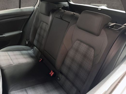 Volkswagen Golf 1.4 eHybrid GTE 245Pk Automaat (APPLE CARPLAY, GROOT NAVI, GETINT GLAS, KEYLESS, SPORTSTOELEN, PA... ActivLease financial lease