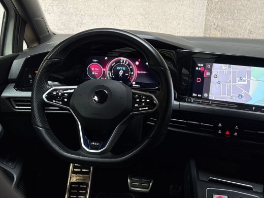 Volkswagen Golf 1.4 eHybrid GTE 245Pk Automaat (APPLE CARPLAY, GROOT NAVI, GETINT GLAS, KEYLESS, SPORTSTOELEN, PA... ActivLease financial lease