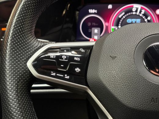 Volkswagen Golf 1.4 eHybrid GTE 245Pk Automaat (APPLE CARPLAY, GROOT NAVI, GETINT GLAS, KEYLESS, SPORTSTOELEN, PA... ActivLease financial lease