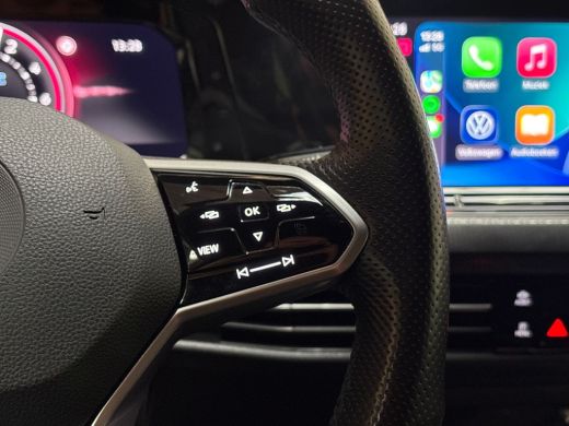 Volkswagen Golf 1.4 eHybrid GTE 245Pk Automaat (APPLE CARPLAY, GROOT NAVI, GETINT GLAS, KEYLESS, SPORTSTOELEN, PA... ActivLease financial lease