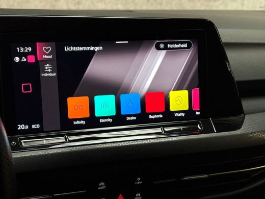 Volkswagen Golf 1.4 eHybrid GTE 245Pk Automaat (APPLE CARPLAY, GROOT NAVI, GETINT GLAS, KEYLESS, SPORTSTOELEN, PA... ActivLease financial lease