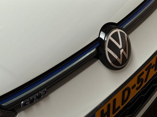 Volkswagen Golf 1.4 eHybrid GTE 245Pk Automaat (APPLE CARPLAY, GROOT NAVI, GETINT GLAS, KEYLESS, SPORTSTOELEN, PA... ActivLease financial lease
