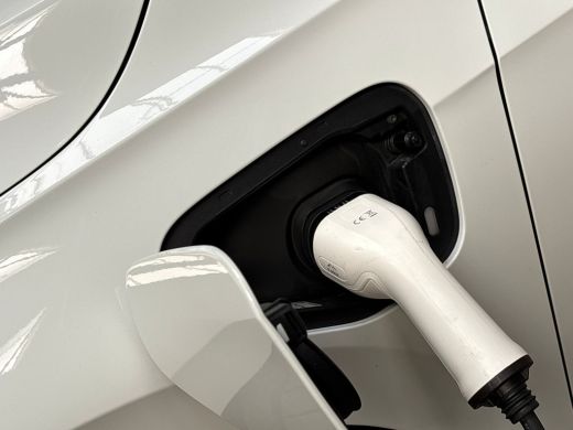 Volkswagen Golf 1.4 eHybrid GTE 245Pk Automaat (APPLE CARPLAY, GROOT NAVI, GETINT GLAS, KEYLESS, SPORTSTOELEN, PA... ActivLease financial lease