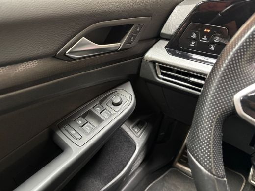 Volkswagen Golf 1.4 eHybrid GTE 245Pk Automaat (APPLE CARPLAY, GROOT NAVI, GETINT GLAS, KEYLESS, SPORTSTOELEN, PA... ActivLease financial lease