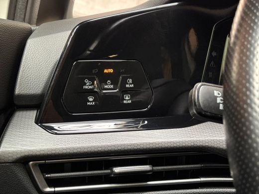 Volkswagen Golf 1.4 eHybrid GTE 245Pk Automaat (APPLE CARPLAY, GROOT NAVI, GETINT GLAS, KEYLESS, SPORTSTOELEN, PA... ActivLease financial lease