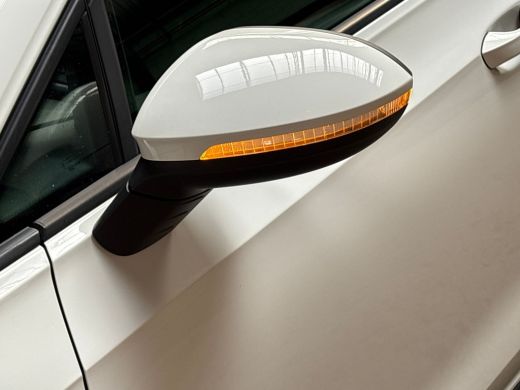 Volkswagen Golf 1.4 eHybrid GTE 245Pk Automaat (APPLE CARPLAY, GROOT NAVI, GETINT GLAS, KEYLESS, SPORTSTOELEN, PA... ActivLease financial lease