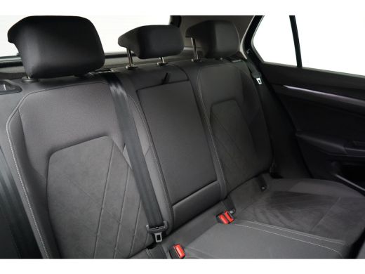 Volkswagen Golf 1.4 eHybrid Style | Achteruitrijcamera | Cruise Control | Stoelverwarming voor | Apple Carplay & ... ActivLease financial lease