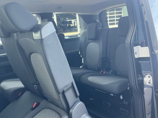 Volkswagen ID. Buzz Pro Bulli Limited Edition 86 kWh LWB 7p. | Trekhaak | Glazen Dak | Sluithulp | 7 persoons | Two-T... ActivLease financial lease