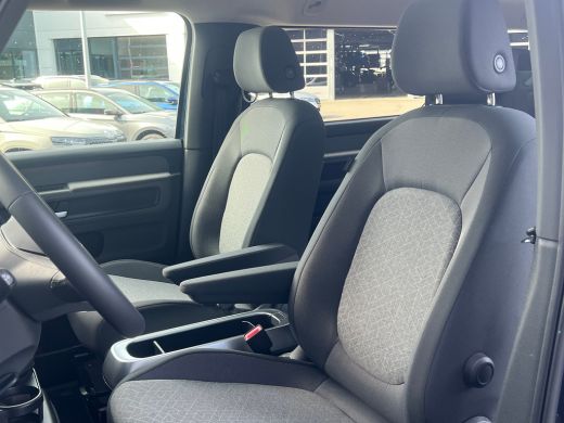 Volkswagen ID. Buzz Pro Bulli Limited Edition 86 kWh LWB 7p. | Trekhaak | Glazen Dak | Sluithulp | 7 persoons | Two-T... ActivLease financial lease