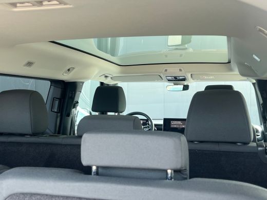 Volkswagen ID. Buzz Pro Bulli Limited Edition 86 kWh LWB 7p. | Trekhaak | Glazen Dak | Sluithulp | 7 persoons | Two-T... ActivLease financial lease