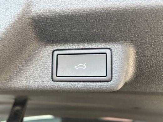 Volkswagen ID. Buzz Pro Bulli Limited Edition 86 kWh LWB 7p. | Trekhaak | Glazen Dak | Sluithulp | 7 persoons | Two-T... ActivLease financial lease