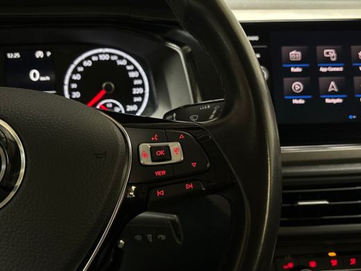 Volkswagen Polo 1.0 TSI Highline Sportline Automaat (APPLE CARPLAY, GROOT NAVI, CLIMATE, CAMERA, STOELVERWARMING,... ActivLease financial lease