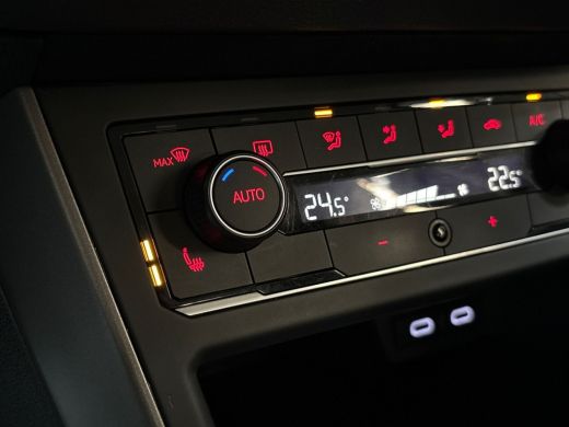 Volkswagen Polo 1.0 TSI Highline Sportline Automaat (APPLE CARPLAY, GROOT NAVI, CLIMATE, CAMERA, STOELVERWARMING,... ActivLease financial lease