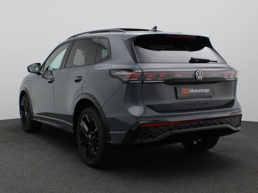 Volkswagen Tiguan 1.5 eHybrid R-Line Edition 272PK DSG Pano-Schuifdak, Black Style, Trekhaak, 20" LM Velgen, Leder,... ActivLease financial lease