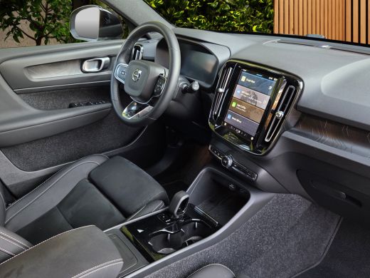 Volvo  EX40 Single Motor Plus 70 kWh | Trekhaak | Camera | Adaptive Cruise | CarPlay | Keyless ActivLease financial lease