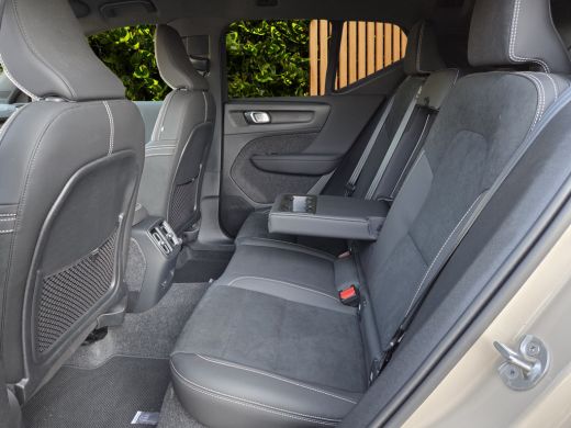 Volvo  EX40 Single Motor Plus 70 kWh | Trekhaak | Camera | Adaptive Cruise | CarPlay | Keyless ActivLease financial lease