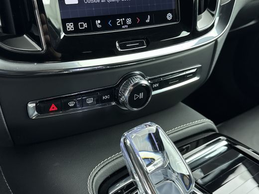 Volvo  V60 T6 Recharge Plus Dark | 18" | Sporstoelen | Trekhaak | 360 Camera  Harman Kardon | Adaptieve Crui... ActivLease financial lease